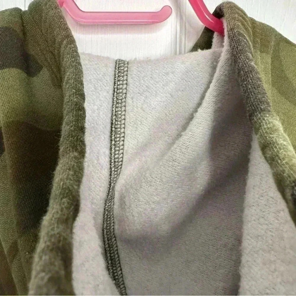 J. Crew  Vintage Fleece Camo Hoodie Size Medium - Picture 15 of 16